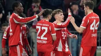 Bayern Munich mount epic late comeback to maintain Bundesliga lead Bayern Munich mount epic late comeback to maintain Bundesliga lead
